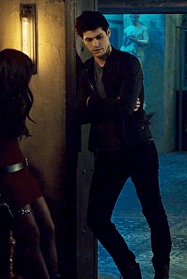 a tol alec lightwood leaning against the doorframe shadowhunters medium