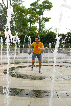 animated gif of nickvegas in the fountain at the digital medium