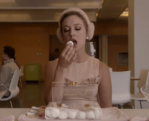 scream queens chanel 3 gif find share on giphy medium