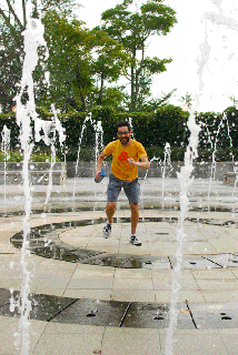 animated gif of nickvegas in the fountain at the digital small