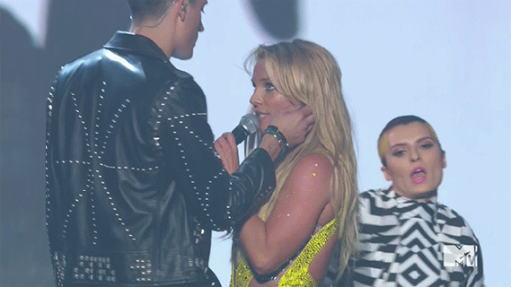 watch britney spears return to the vmas stage with make me small