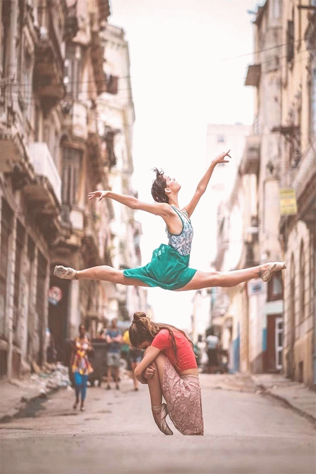 dancers on the streets of cuba a powerful series photos by omar robles stree dance poses ballet photography amazing