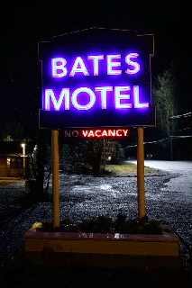 https://cdn.lowgif.com/small/6981f7e9797df04b-check-into-bates-motel-tonight-at-9-pm.gif