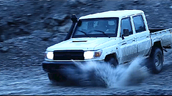 https://cdn.lowgif.com/small/6d1b1d15c59105b7-u-s-military-will-test-toyota-land-cruiser-hilux-and-ford-ranger.gif
