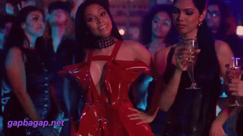 gif of nicki minaj hits london in the video for no frauds small